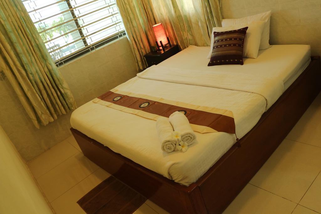 New Season Riverside Hotel Phnom Penh Bilik gambar