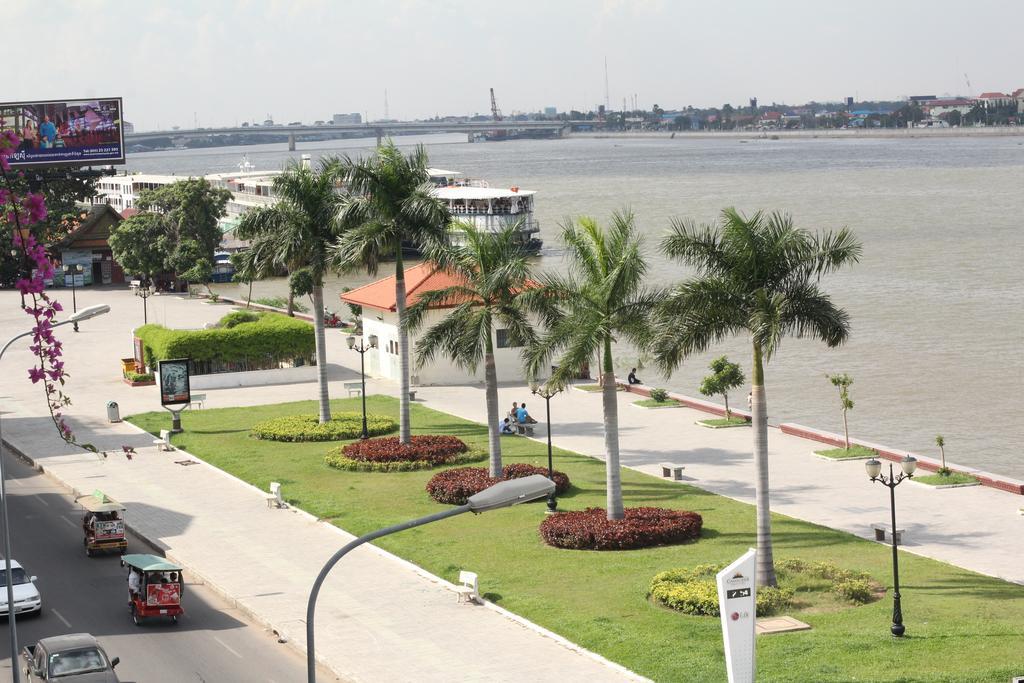 New Season Riverside Hotel Phnom Penh Luaran gambar