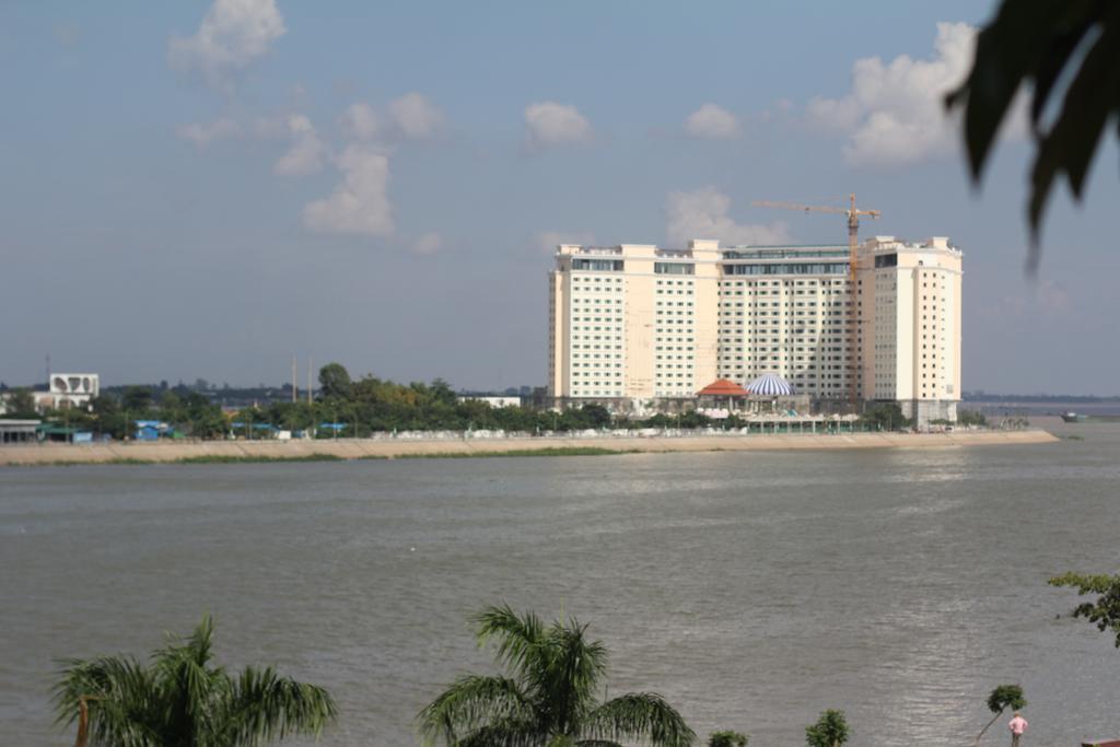 New Season Riverside Hotel Phnom Penh Bilik gambar